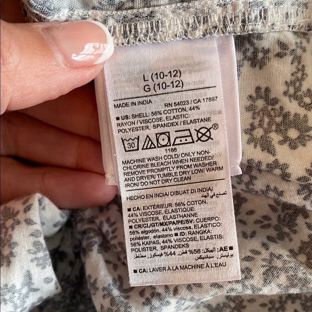 Old Navy Navy and White Floral Kids Tee - Picture 8 of 8
